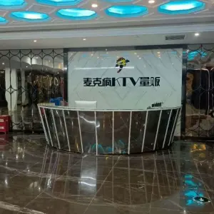 麦克疯KTV（大润发店）的logo